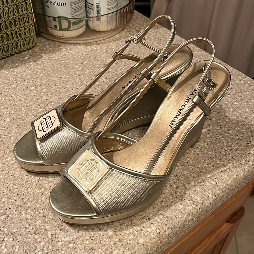 NWOT gold sandals, size 9, sexy 4.5” heel